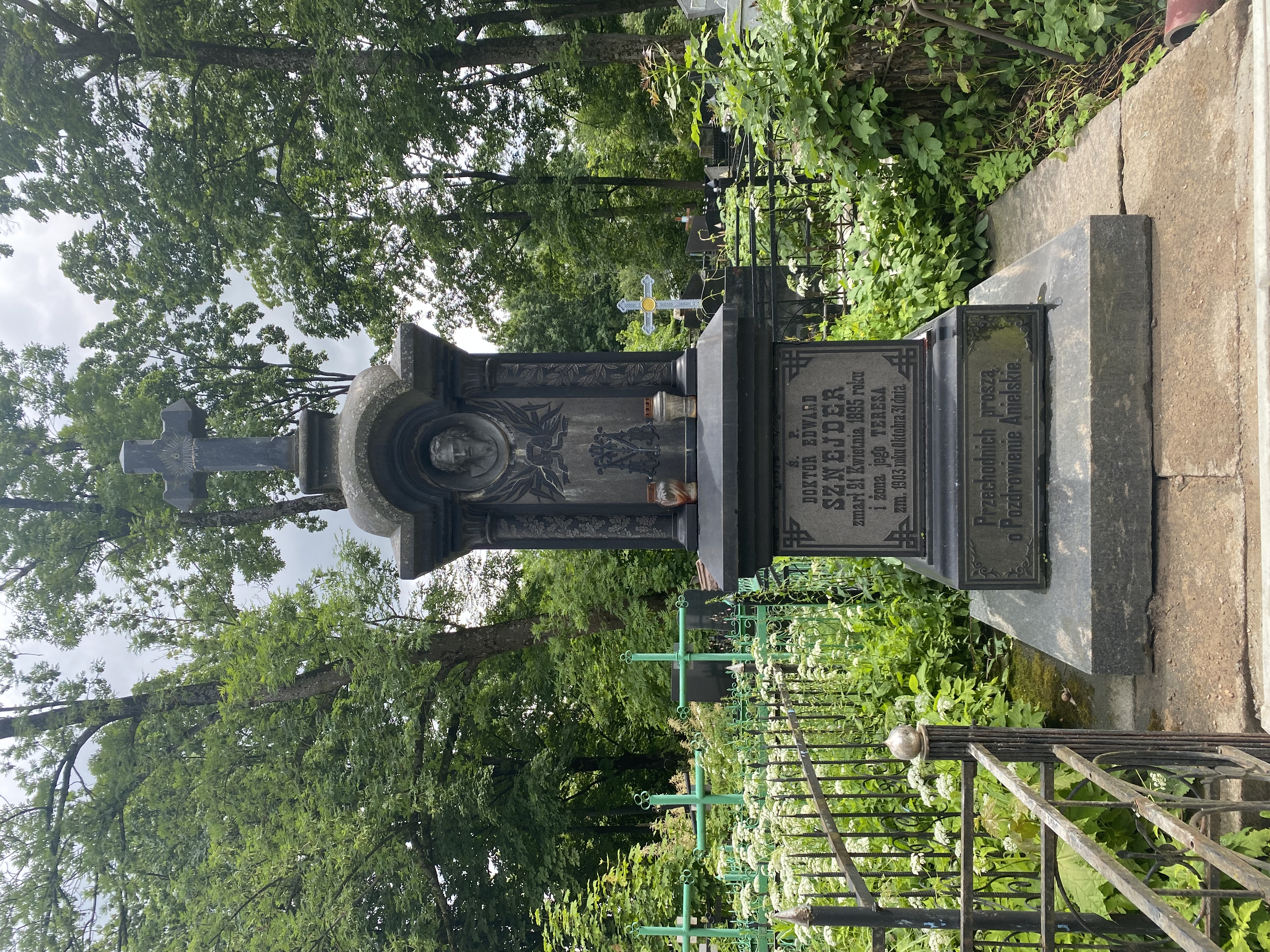 Фотография надгробия