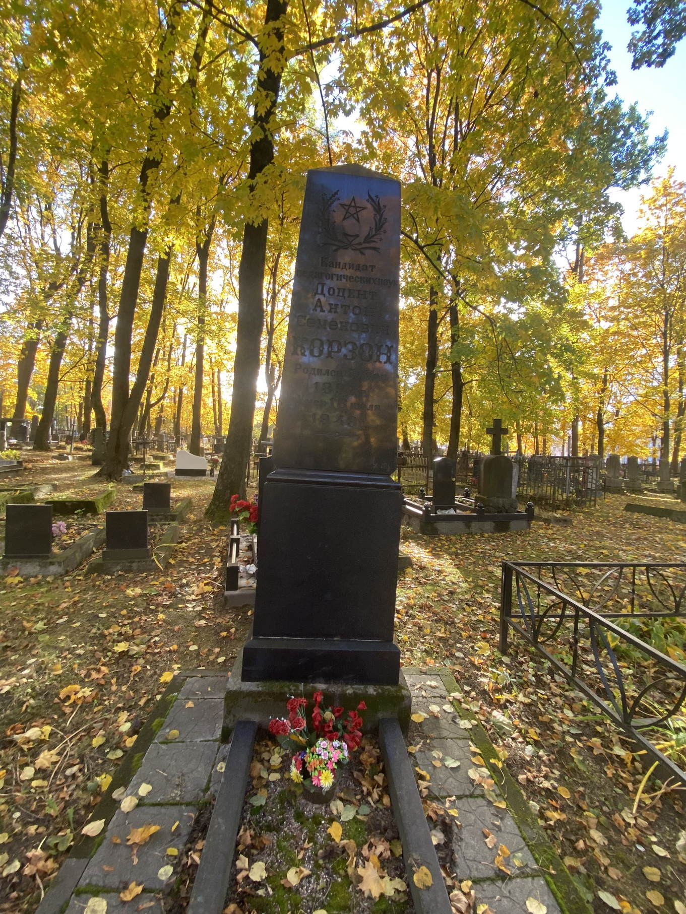 Фотография надгробия